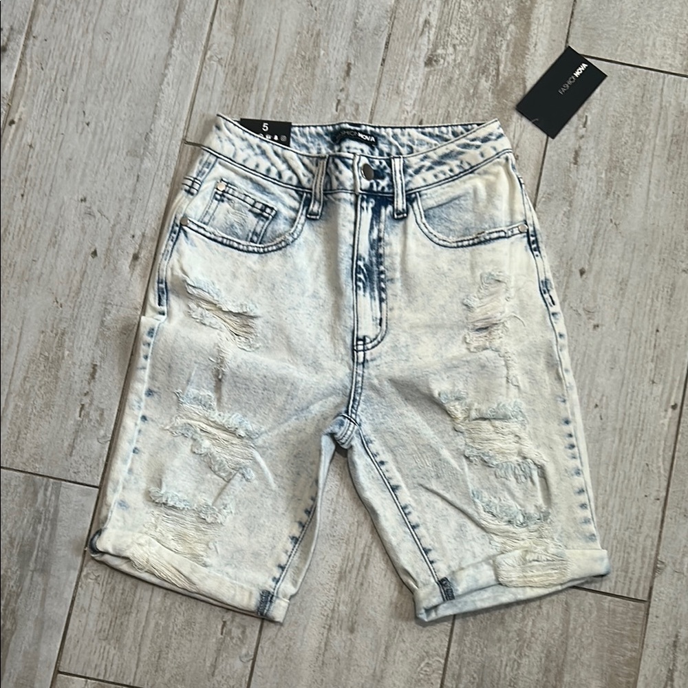 [Fashion Nova] Distressed Jean Shorts - Size NWT